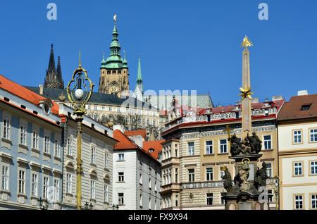 Prague, République tchèque. Habour et le château vu de Malostranske namesti (Lesser Town Square) Banque D'Images