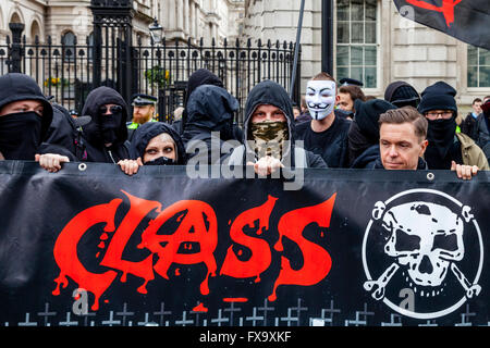 Les jeunes demandent la démission du Premier Ministre, David Cameron, suite à des allégations d'évasion fiscale, London, UK Banque D'Images