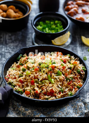 Riz frit aux légumes avec le soja Mandchou ( Indo chinoise) Banque D'Images