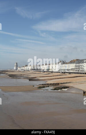 Hastings, St Leonards on Sea et Marine Court vu de Hastings nouvelle jetée, East Sussex, UK Banque D'Images