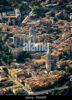 Vue aérienne, la cathédrale de Gérone, Cathédrale de Santa Maria de Gérone et Sant Feliu, église Santa Feliu, aperçu de la ville Banque D'Images