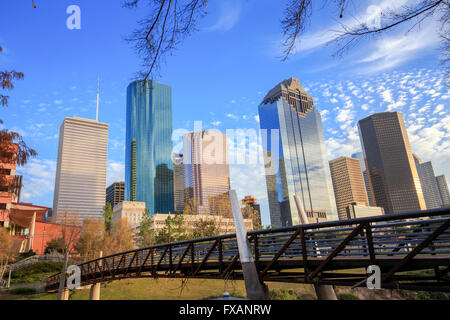 Belle vue sur le centre-ville de Houston en une journée ensoleillée. Houston est la ville la plus populeuse au Texas. Banque D'Images