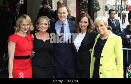 8 mars 2016 - Louise Minchin, Carol Kirkwood, Dan Walker, Sally Nugent et Stephanie McGovern assistant à la remise des Prix 2016, TRIC Banque D'Images