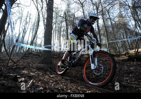 Blandford, Dorset, UK, 13 mars 2016. Okeford Hill MTB DH. Jobey Parsons en action sur le nouveau rouverte Okeford bike park Hill Banque D'Images