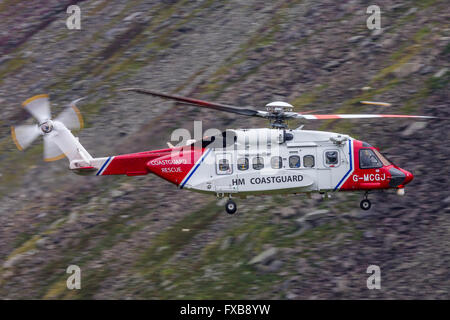 D'exploitation d'hélicoptères de la Garde côtière HM, Snowdonia dans le Nord du Pays de Galles. Banque D'Images