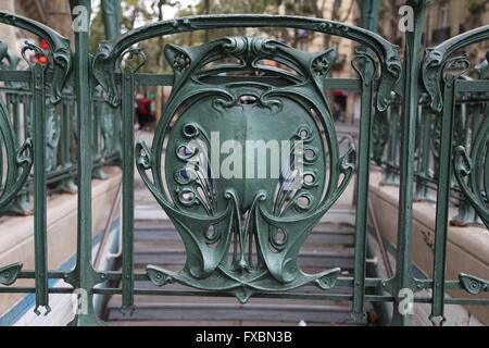 La station de métro de Paris, conçue par Hector Guimard (1867-1942). L'Art Nouveau. Paris. La France. Banque D'Images