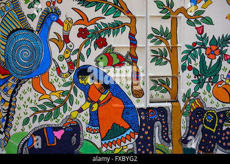 Dhaka, Bangladesh. 13 avr, 2016. Les étudiants de la Faculté des beaux-arts de l'Université de Dacca, mur peint. © Mohammad Ponir Hossain/ZUMA/Alamy Fil Live News Banque D'Images