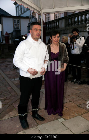 Fredensborg, Danemark, 13 avril 2016. Le Parlement groenlandais pour président, Kim Kielsen et femme, arriver à la royal Fredensborg Palace, où l'hôte de la reine Margrethe du Danemark un Banquet d'État à l'occasion du président mexicain, Enrique Peña Nieto, deux jours Visite d'État au Danemark. La visite a commencé aujourd'hui mercredi et suit la visite de la reine du Danemark au Mexique en 2008 et la visite du Prince de la Couronne en 2013. Credit : OJPHOTOS/Alamy Live News Banque D'Images