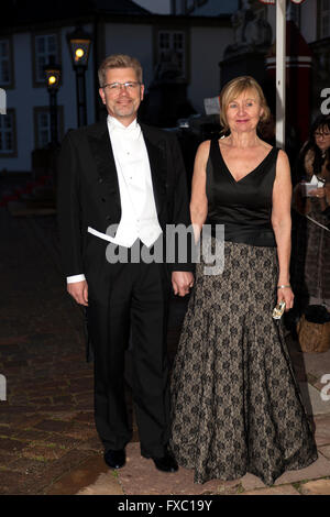 Fredensborg, Danemark, 13 avril 2016. Lord Maire de Copenhague, Frank Jensen et femme, arriver à la royal Fredensborg Palace, où l'hôte de la reine Margrethe du Danemark un Banquet d'État à l'occasion du président mexicain, Enrique Peña Nieto, deux jours Visite d'État au Danemark. La visite a commencé aujourd'hui mercredi et suit la visite de la reine du Danemark au Mexique en 2008 et la visite du Prince de la Couronne en 2013. Credit : OJPHOTOS/Alamy Live News Banque D'Images