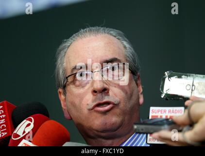 Brasilia, Brésil. 13 avril, 2016. Brésil Le président de la Chambre Eduardo Cunha discuter de l'impeachment du président Dilma Rousseff avec les médias le 13 avril 2016 à Brasilia, Brésil. Le comité du Congrès brésilien recommande à Rousseff chargée de sa mise en accusation comme une importante affaire de corruption engloutit son administration. Credit : Planetpix/Alamy Live News Banque D'Images