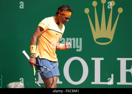 Monte Carlo. 14 avr, 2016. Monte Carlo Rolex Masters : Rafael Nadal dans les 8 derniers après avoir battu Dominic Thiem en lignes droites définit du Monte Carlo Masters-troisième tour. Crédit : Michael Cullen/ZUMA/Alamy Fil Live News Banque D'Images