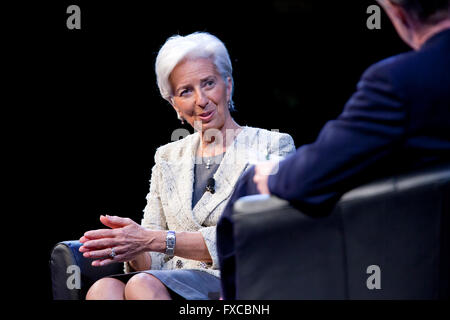 Washington DC, USA. 14 avril, 2016. La gestion de Christine Lagarde, Directrice du Fonds monétaire international (FMI), interviewé Crédit : B Christopher/Alamy Live News Banque D'Images