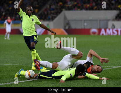 Lviv, Ukraine, 14 avril 2016. Au cours de l'action de l'UEFA Europa League en quart de finale, match retour match de football entre le Shakhtar Donetsk et Braga à Lviv, Ukraine, 14 avril 2016. Crédit : Mykola Tys/Alamy Live News Banque D'Images