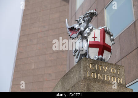 Ville de London dragon statue marquant la limite de la ville, Londres, Angleterre Banque D'Images