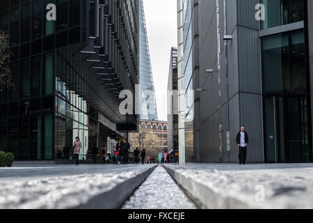 Une vue sur le fragment de plus London Place près de Tooley Street à l'ouest de l'établissement Banque D'Images