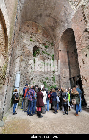 La rampe impériale de Domitien a été l'entrée du Palais Impérial sur le Mont Palatin, le Forum Romain, Rome, Italie Banque D'Images