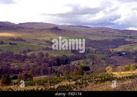 Château de Monzie, Monzie Eglise et le Perthshire hills vu depuis le frapper de Crieff, Perthshire, Écosse Banque D'Images