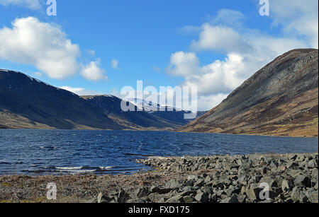 Le réservoir à Loch Tourelle, Crieff, Perthshire, Écosse et les collines environnantes, Chois du BCEI et Ben Chonzie Banque D'Images