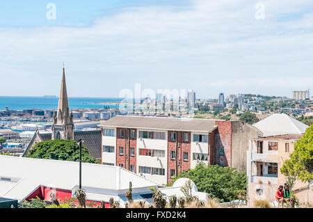 PORT ELIZABETH, AFRIQUE DU SUD - Le 27 février 2016 : une vue de Port Elizabeth en Port Elizabeth comme vu à partir de la réserve Donkin Banque D'Images