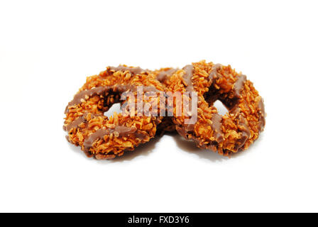 Pile de trois noix de coco et les cookies au chocolat blanc sur Banque D'Images