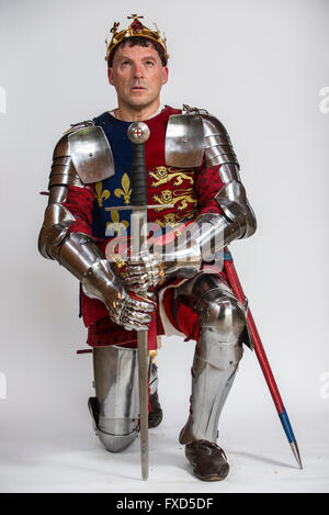 Un historique de la reconstitution médiévale habillé en roi Henry V, Roi d'Angleterre à partir de 1413 jusqu'à sa mort à l'âge de 36 ans en 1422. Banque D'Images