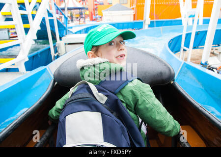 Fleuve sauvage log flume ride au Luna park de Coney Island, à Brooklyn, New York, États-Unis d'Amérique. Banque D'Images