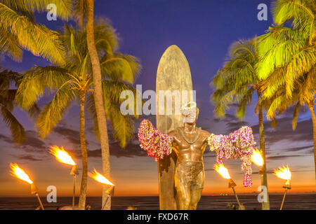 USA, Hawaii, Oahu, Honolulu, Waikiki, la Statue de Duke Kahanamoku Banque D'Images