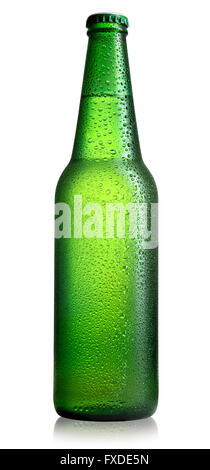Bouteille de bière verte isolée sur fond blanc Banque D'Images