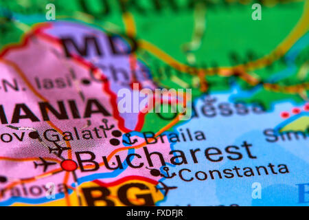 Bucarest, capitale de la Roumanie, sur la carte du monde Banque D'Images