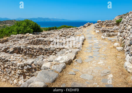 L'ancienne route dans les ruines d'une colonie Minoenne. Gournia Crète, Grèce Banque D'Images