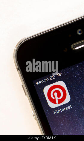 Pinterest App sur un téléphone mobile Banque D'Images