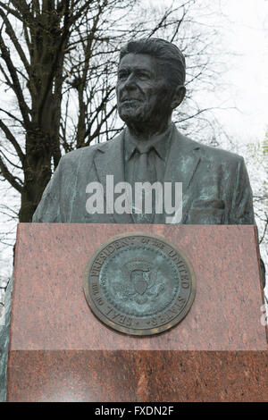 Le monument de Ronald Reagan par Władysław Dudek, Varsovie, Pologne, Europe Banque D'Images