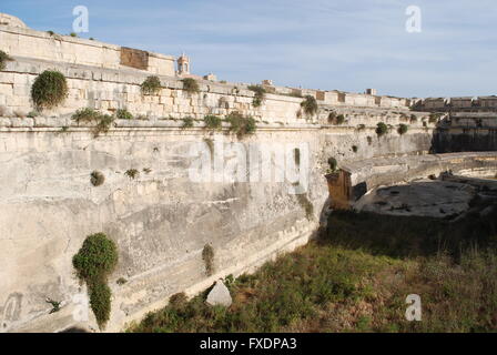 Une photo de l'intérieur du fort sur l'île Manoel, Malte, qui a coûté 30 millions d'euros pour restaurer, mais reste fermé au public. Banque D'Images