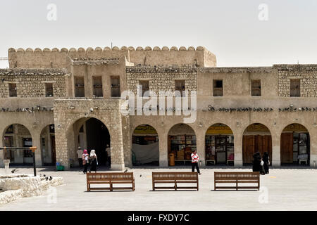 Entrée du Souk Wakif ou Souq Waqif, bazar, Doha, Qatar Banque D'Images