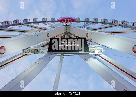 Grande roue, fun fair 'dom', Hambourg, Allemagne Banque D'Images