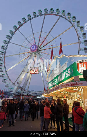 Grande roue, fun fair 'dom', Hambourg, Allemagne Banque D'Images