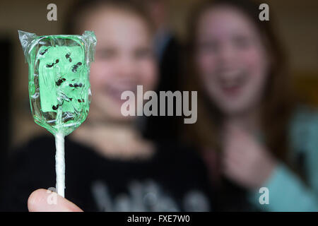 Lollypop avec les insectes (fourmis) à l'intérieur Banque D'Images