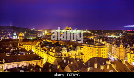 Vue de la nuit de Prague à partir de l'ancienne Mairie Banque D'Images