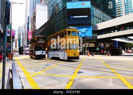 Le tramway en milieu urbain centre de Hong Kong, Chine, Asie Banque D'Images