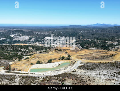 Les dommages à l'environnement après des années d'exploitation minière du cuivre, vu depuis le coup de fer Lookout, Gormanston près de Queenstown, Tasmanie, Aust Banque D'Images