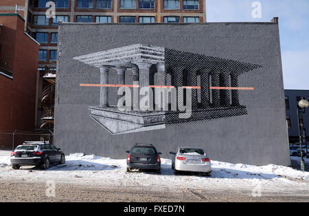 Street art graffiti ou vu sur le côté d'un immeuble à Montréal au Canada. Banque D'Images