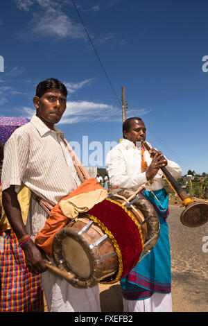 Sri Lanka, Nuwara Eliya, Saraswati festival, musiciens, batteur et corniste Nadaswaram Banque D'Images