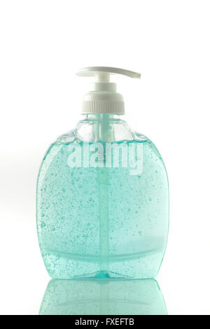 Lavage des mains savon liquide dans la couleur turquoise Banque D'Images