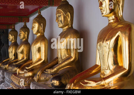 Bouddhas d'or de Wat Pho Bangkok Thaïlande Banque D'Images