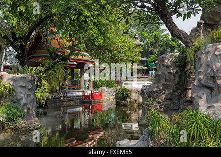 Wat Prayoon Turtle Mountain Lake Bangkok Thaïlande Banque D'Images