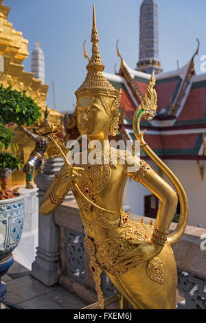 Statue Kinnaree Wat Phra Kaew Palace Bangkok Thaïlande Banque D'Images