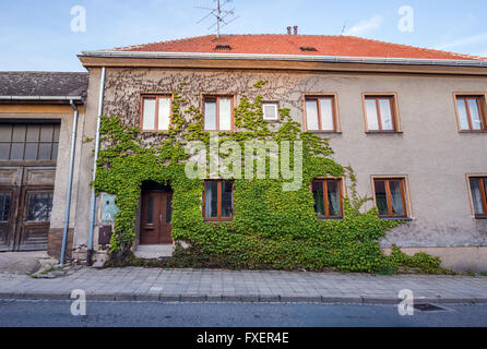 Bâtiment à rue Konevova à Mikulov ville, région de la Moravie, République Tchèque Banque D'Images