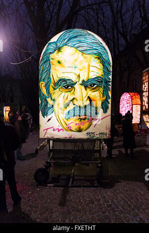 L'un des peints à la main, belle et colorée lanternes des principales Carnaval de Bâle 2016 exposition lanterne (mardi soir) Banque D'Images