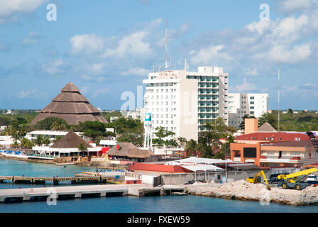 La vue sur San Miguel ville de villégiature et les restaurants sur l'île de Cozumel (Mexique). Banque D'Images