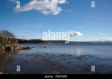 L'estuaire de la rivière de l'île Kent Holme Grange-over-Sands Arnside Knott distance dans la baie de Morecambe Cumbria England Banque D'Images